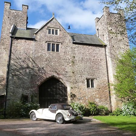 Welsh Gatehouse, Historic Castle Which Can Cater For Electric Vehicle Mathern Екстериор снимка