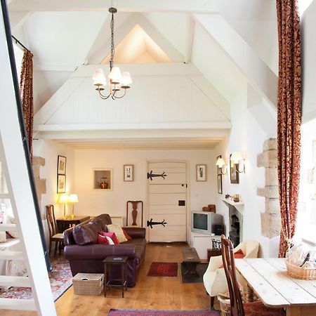 Welsh Gatehouse, Historic Castle Which Can Cater For Electric Vehicle Mathern Екстериор снимка