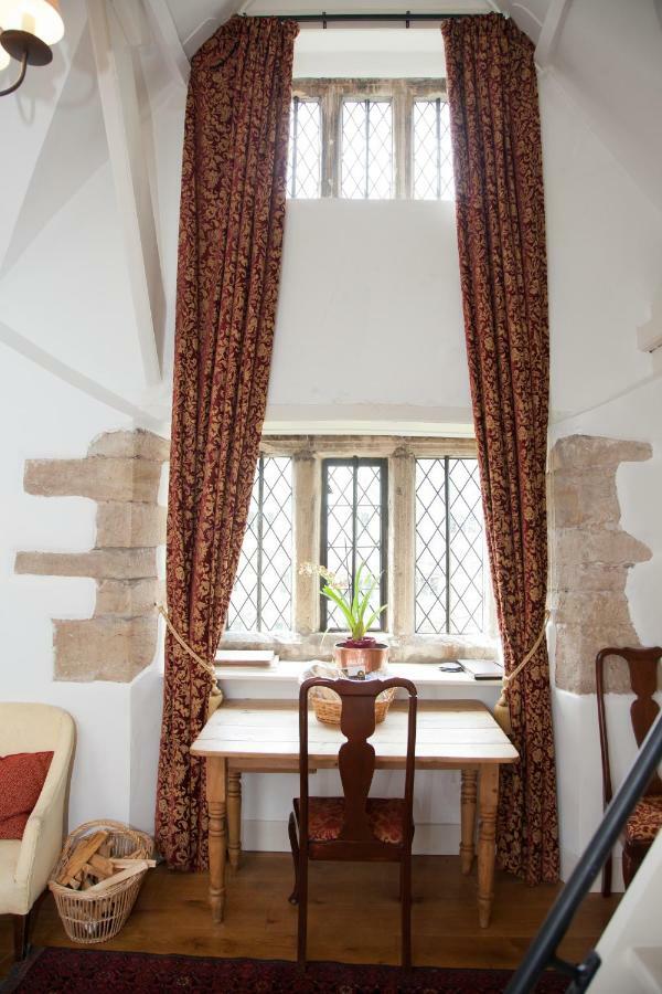 Welsh Gatehouse, Historic Castle Which Can Cater For Electric Vehicle Mathern Екстериор снимка